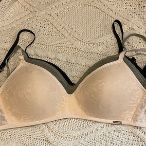 Tahari Wireless Smooth Lace Bra - Cream and Black